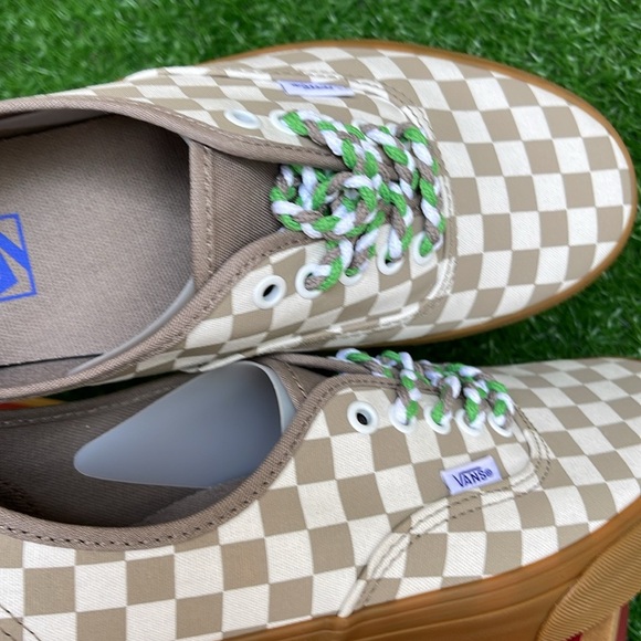 Vans Men’s Authentic
Checkerboard Moon Rock
VN0009PVCH8
Sneakers - Picture 15 of 16